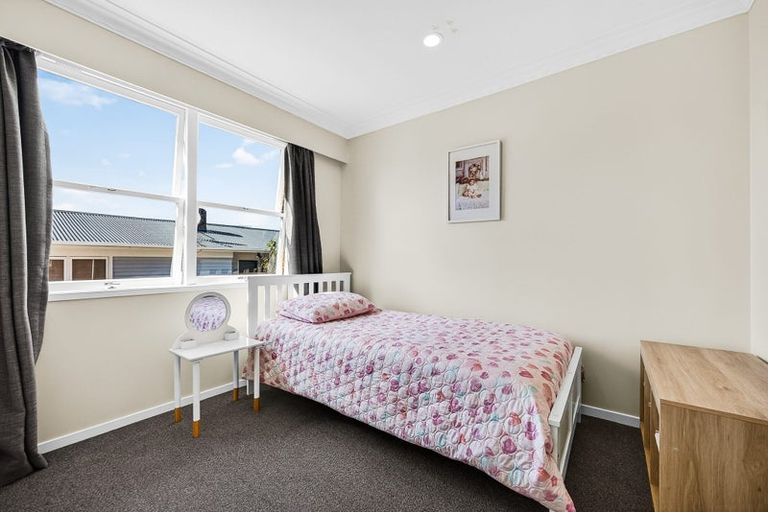Photo of property in 99 Sunnyside Road, Sunnyvale, Auckland, 0612