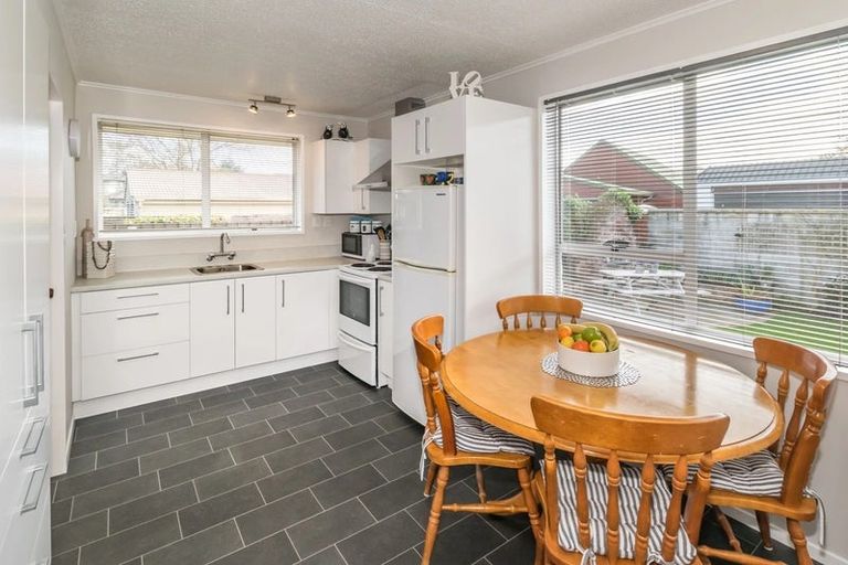 Photo of property in 2/6 Cam Place, Harewood, Christchurch, 8051