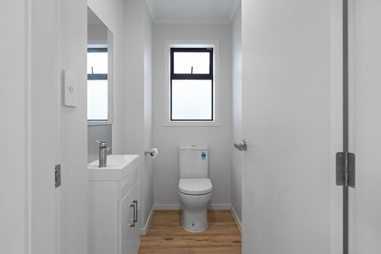 Photo of property in 124a Cambridge Terrace, Fairfield, Lower Hutt, 5011