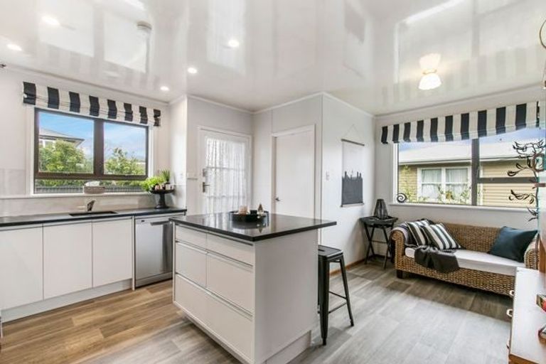 Photo of property in 20 Matapouri Road, Mangere Bridge, Auckland, 2022