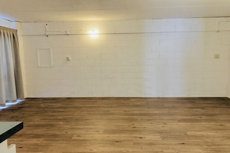 Photo of property in 2/47 Prince Regent Drive, Half Moon Bay, Auckland, 2012