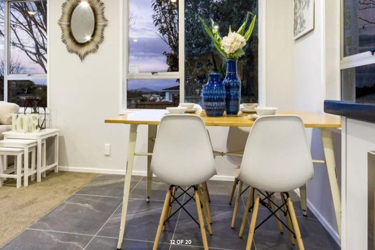 Photo of property in 17 Wanita Place, Totara Vale, Auckland, 0629