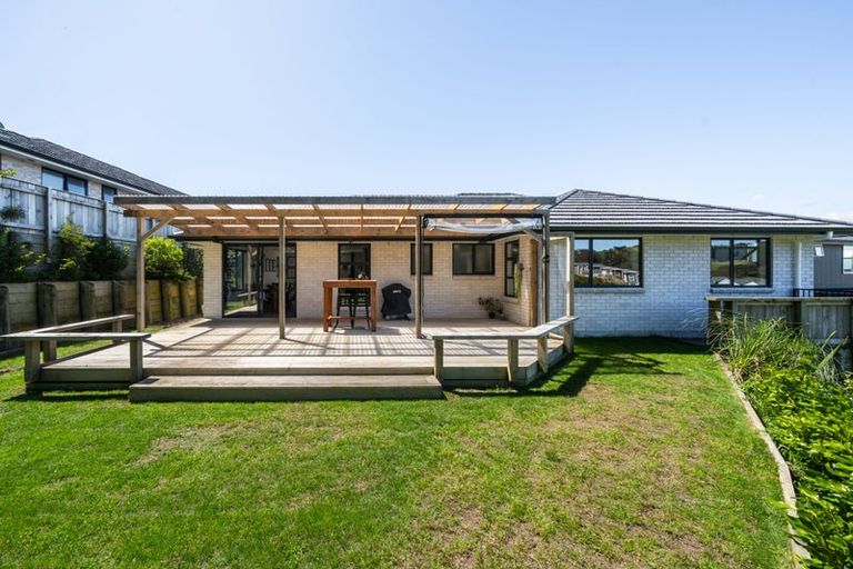 Photo of property in 8 Topsail Way, Whitby, Porirua, 5024