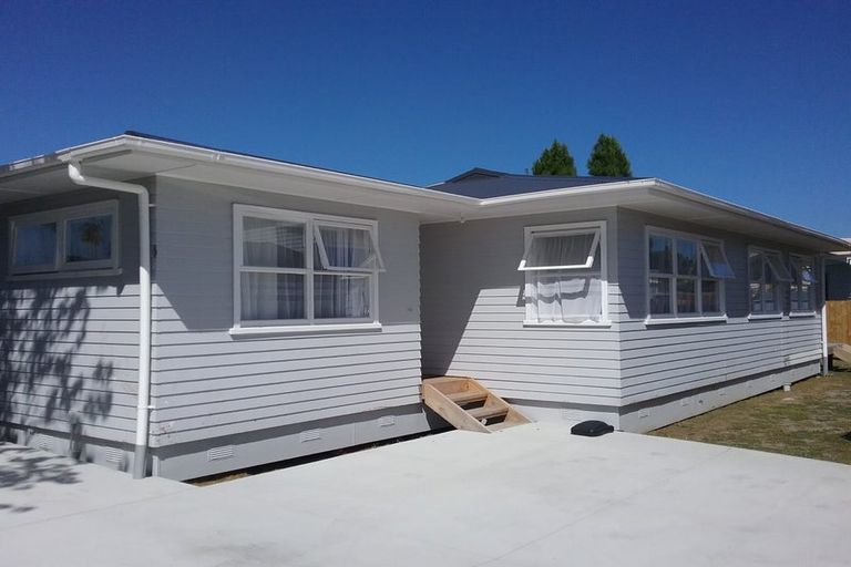 Photo of property in 12 Roby Street, Te Atatu Peninsula, Auckland, 0610