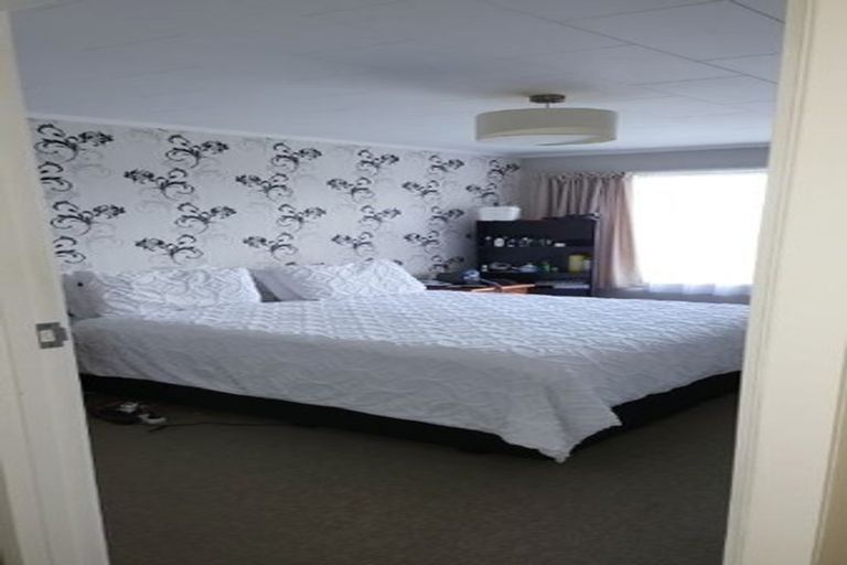 Photo of property in 2 Rehia Road, Massey, Auckland, 0614