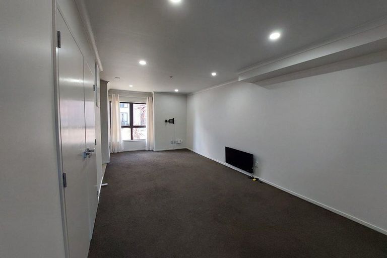 Photo of property in 2/3 Wallson Crescent, Wiri, Auckland, 2104