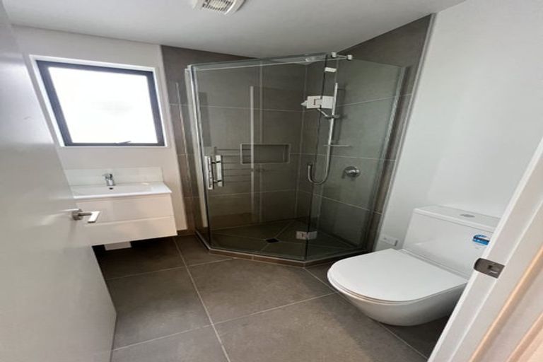 Photo of property in 4e Montmere Avenue, Te Atatu Peninsula, Auckland, 0610