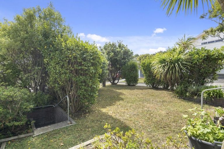 Photo of property in 2 Waterford Drive, Churton Park, Wellington, 6037