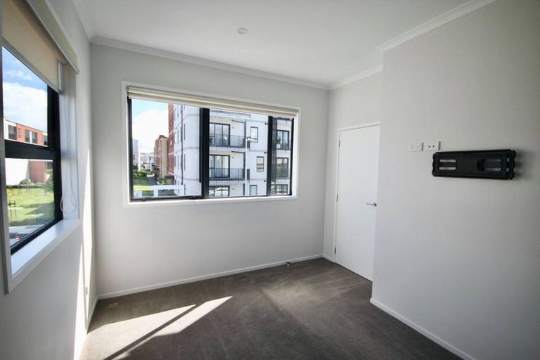 Photo of property in 8 Sidney Wallingford Way, Hobsonville, Auckland, 0616