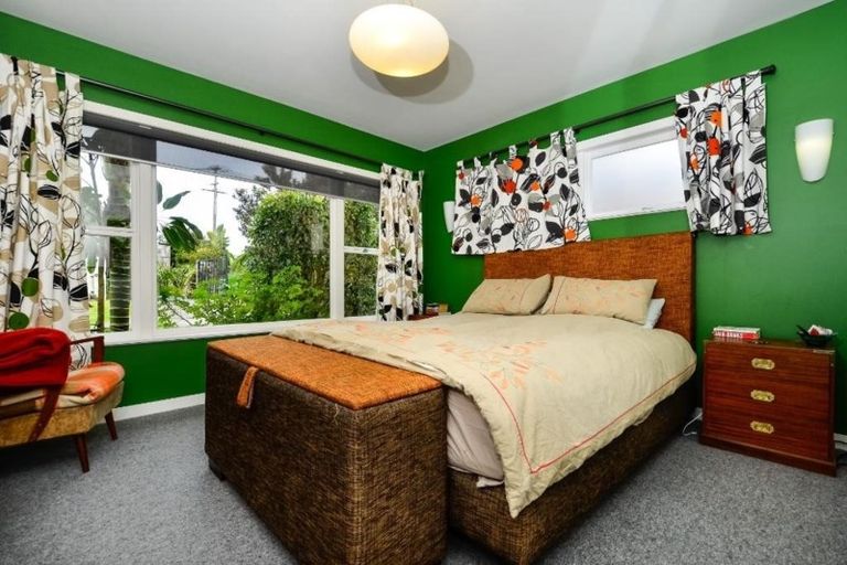 Photo of property in 148 Luckens Road, West Harbour, Auckland, 0618