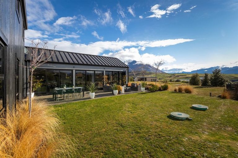 Photo of property in 7 Kinross Lane, Jacks Point, Queenstown, 9371