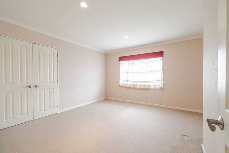 Photo of property in 66 Royal Oak Drive, Kelvin Grove, Palmerston North, 4414