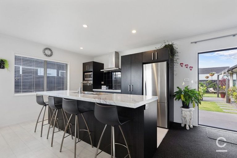 Photo of property in 25 Raiha Street, Papamoa Beach, Papamoa, 3118