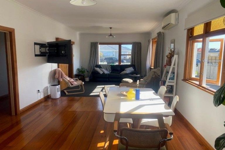 Photo of property in 373 Carrington Street, Upper Vogeltown, New Plymouth, 4310