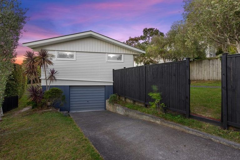 Photo of property in 11 Gatman Street, Birkdale, Auckland, 0626