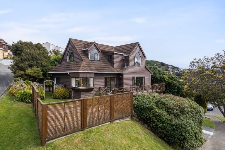 Photo of property in 16 The Crowsnest, Whitby, Porirua, 5024