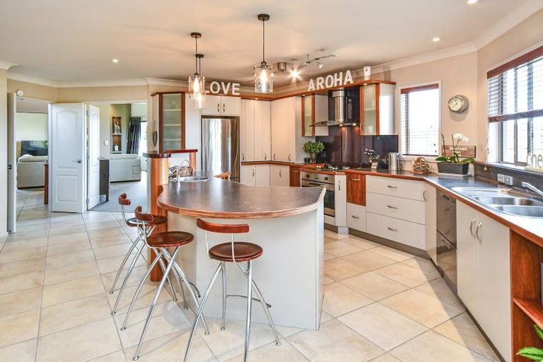 Photo of property in 53 Keywella Drive, Conifer Grove, Takanini, 2112