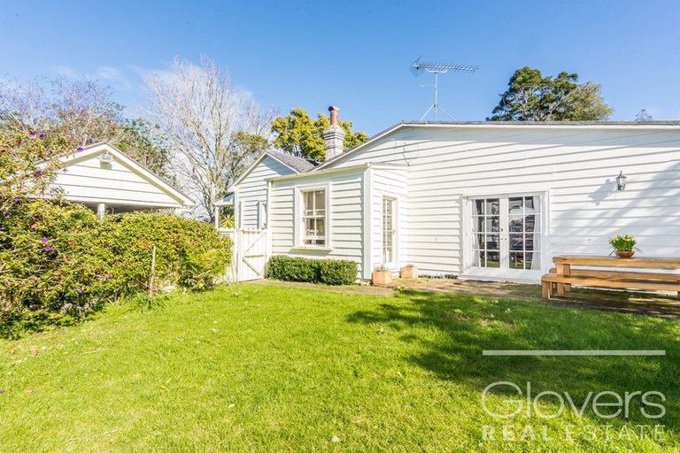 Photo of property in 11 Huia Road, Titirangi, Auckland, 0604