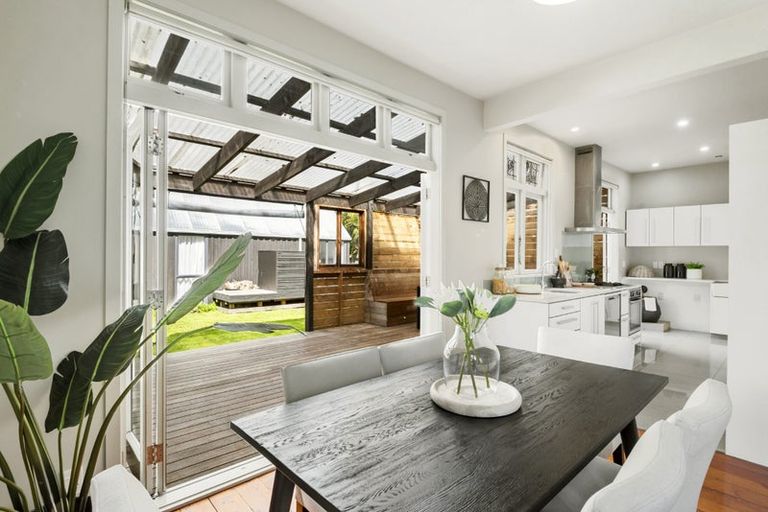 Photo of property in 72 Eversleigh Road, Belmont, Auckland, 0622