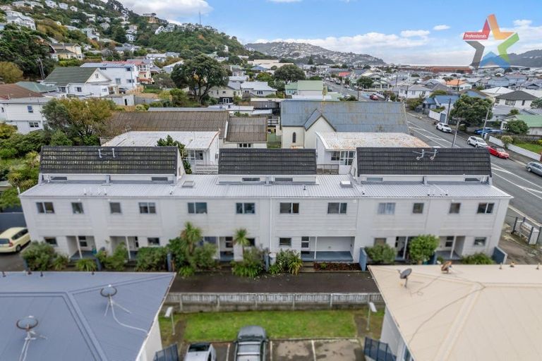 Photo of property in 74f4 Freyberg Street, Lyall Bay, Wellington, 6022
