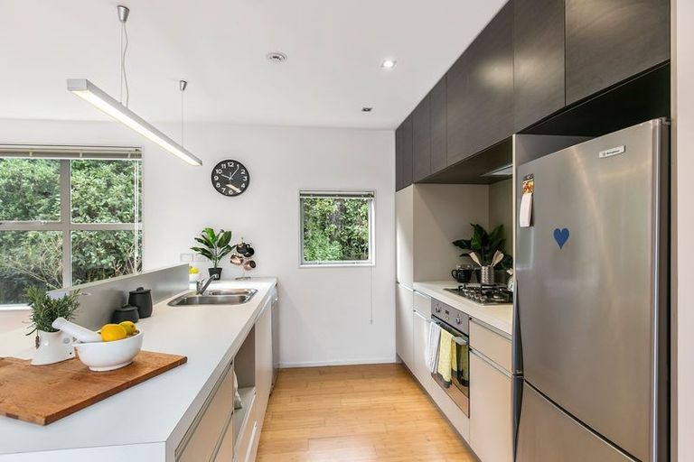 Photo of property in 56 Saddleback Grove, Karori, Wellington, 6012