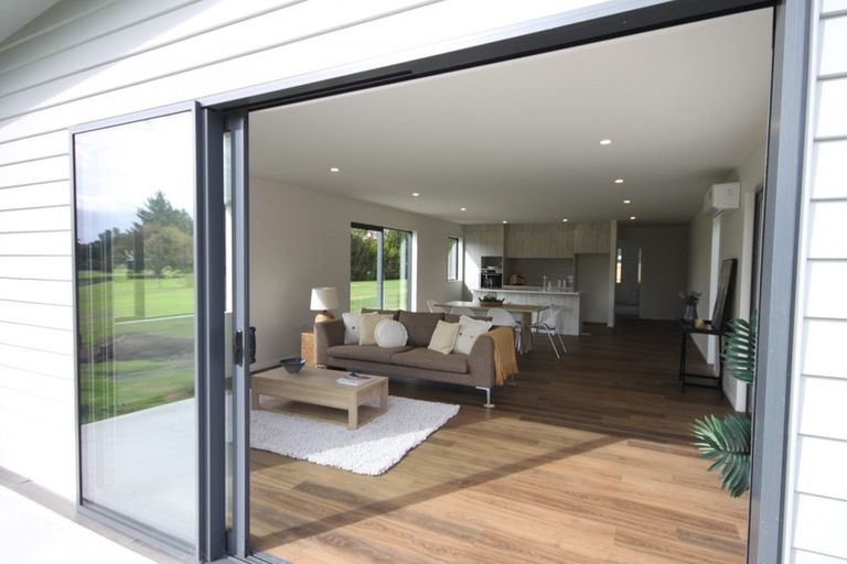 Photo of property in 14 Lynette Place, Mangere, Auckland, 2022