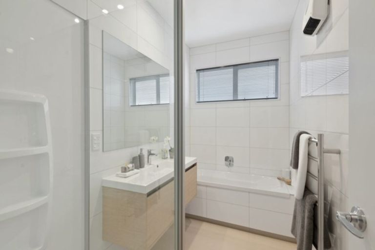 Photo of property in 23 Waituarua Drive, Takanini, 2112