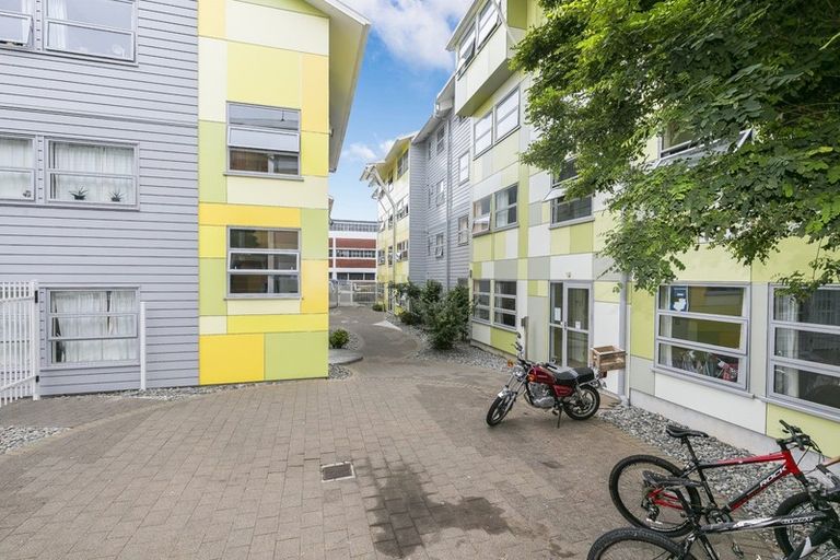 Photo of property in Drummond Street Flats, 14/19u Drummond Street, Mount Cook, Wellington, 6021