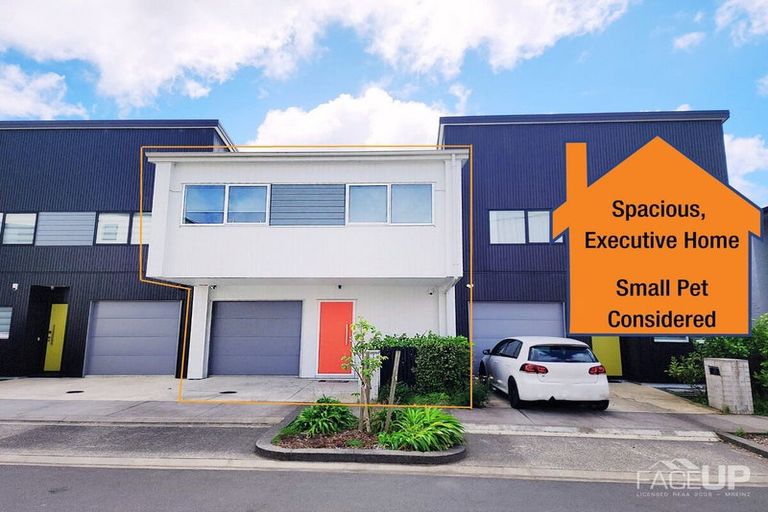 Photo of property in 32 Marine Parade, Hobsonville, Auckland, 0616