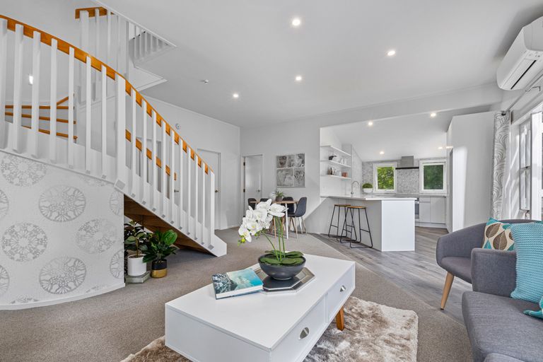 Photo of property in 1/5 Scarlock Avenue, Browns Bay, Auckland, 0630