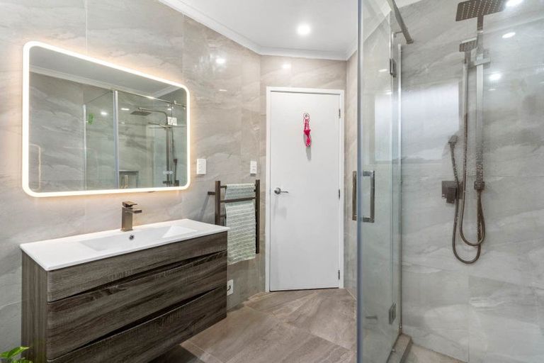 Photo of property in 46 Kayes Road, Pukekohe, 2120