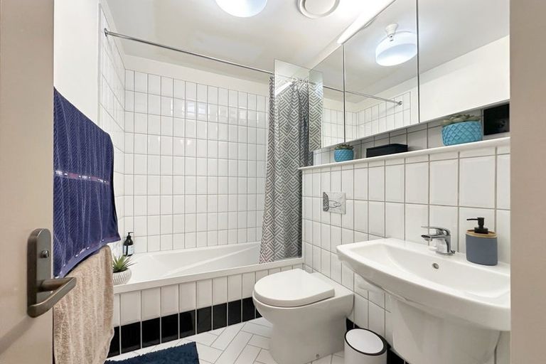 Photo of property in 208/3u Roxburgh Street, Mount Victoria, Wellington, 6011