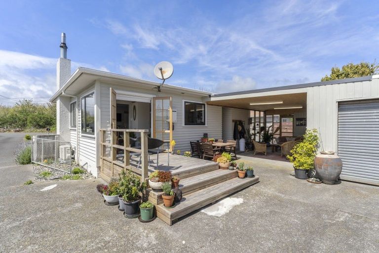 Photo of property in 21 Old Coach Road South, Otaki Beach, Otaki, 5512