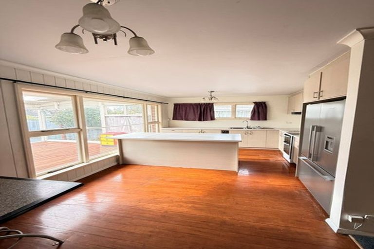 Photo of property in 33 Acacia Avenue, Upper Riccarton, Christchurch, 8041