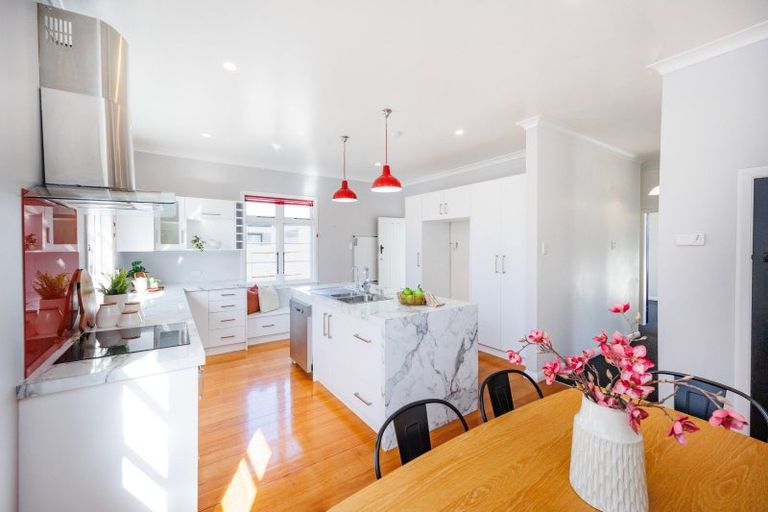 Photo of property in 18 East Street, Terrace End, Palmerston North, 4410