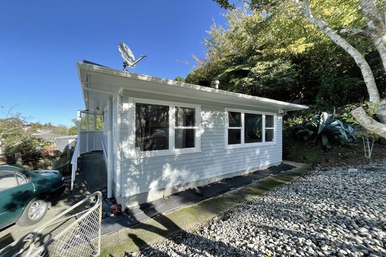 Photo of property in 3 Gahagan Way, Newlands, Wellington, 6037