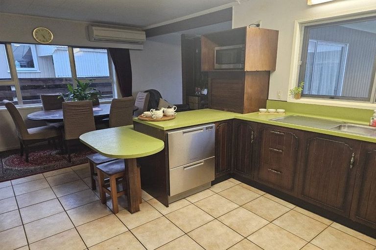 Photo of property in 28 Freyberg Avenue, Tamatea, Napier, 4112