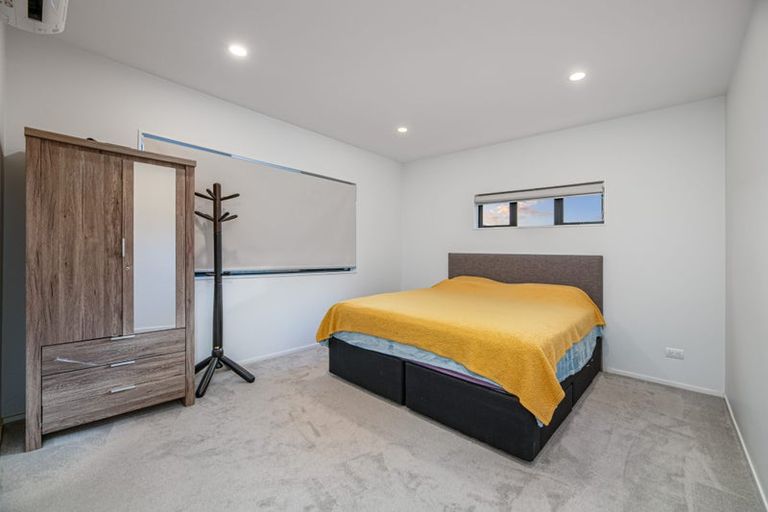 Photo of property in 5a Woodside Road, Massey, Auckland, 0614