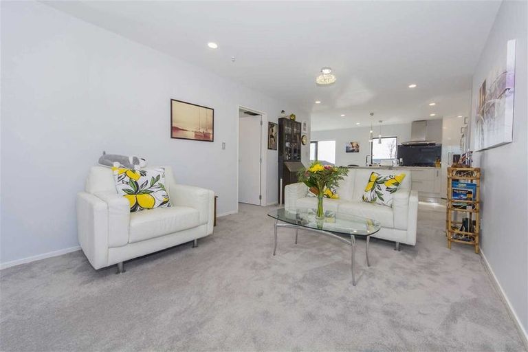 Photo of property in 71a Solar Road, Glen Eden, Auckland, 0602