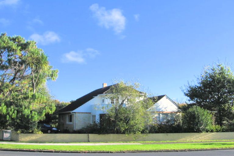 Photo of property in 1/100 Coronation Road, Papatoetoe, Auckland, 2025