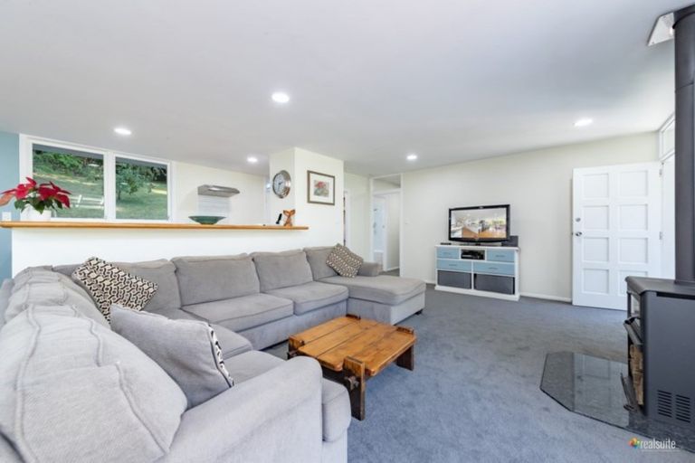 Photo of property in 15 Elmslie Road, Pinehaven, Upper Hutt, 5019