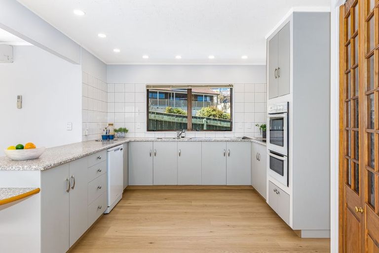 Photo of property in 19 Kinloch Place, Papakowhai, Porirua, 5024