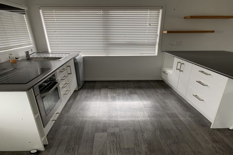 Photo of property in 1/11 Ballater Place, Highland Park, Auckland, 2010