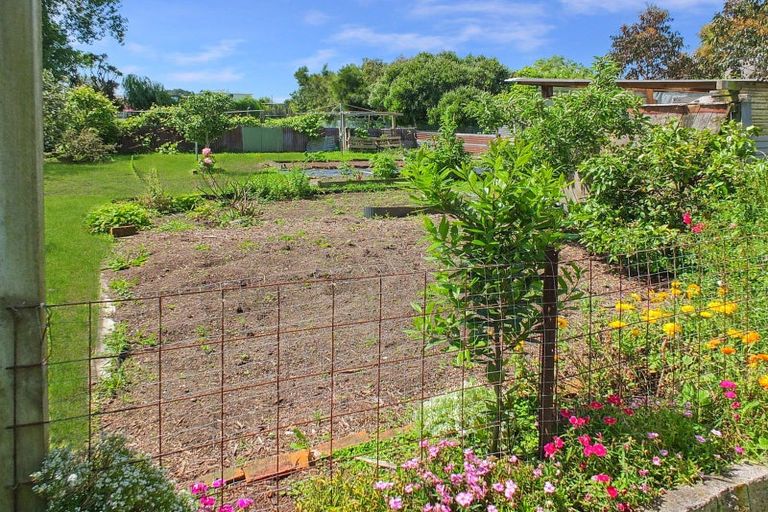 Photo of property in 67 Avenue Road, Foxton, 4814