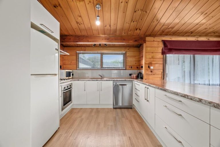 Photo of property in 16 Icarus Place, Sunnybrook, Rotorua, 3015