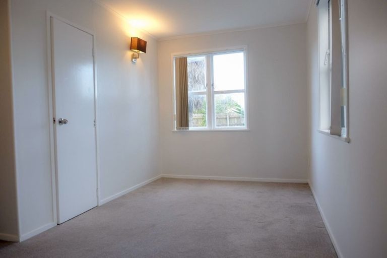 Photo of property in 9b Harrington Road, Henderson, Auckland, 0610