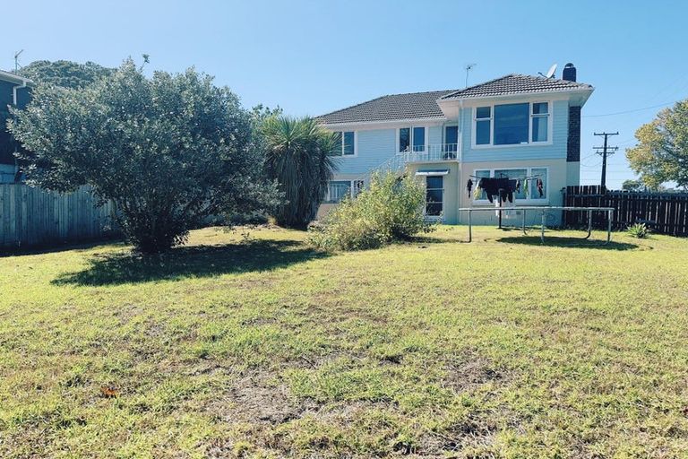 Photo of property in 3 Trinidad Road, Sunnynook, Auckland, 0620