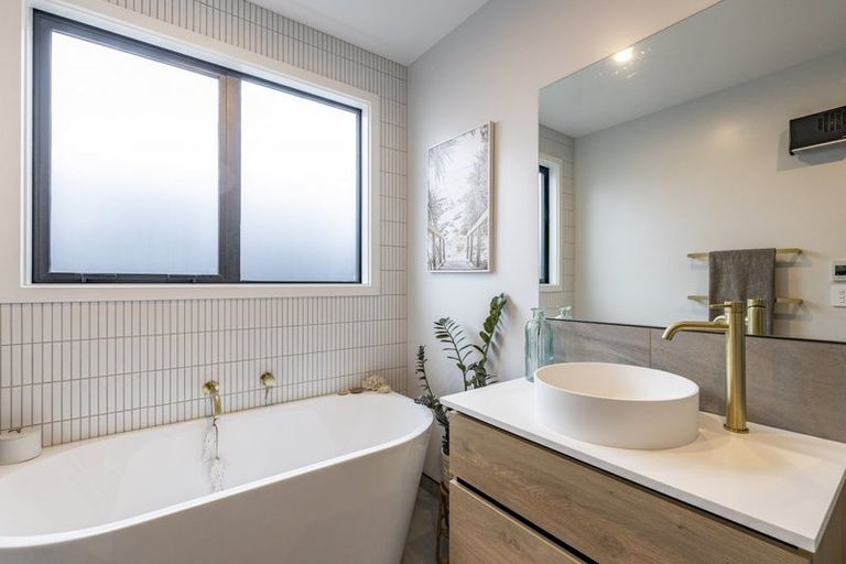 Photo of property in 18 Ellmers Street, Woodend, 7691