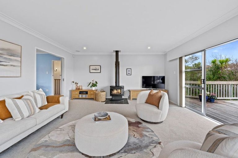 Photo of property in 54 Saddleback Rise, Murrays Bay, Auckland, 0630