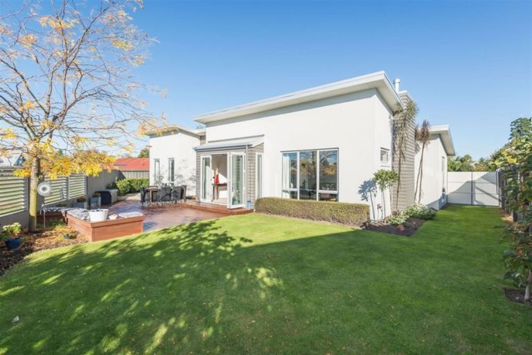 Photo of property in 12 Oakwood Drive, Rangiora, 7400